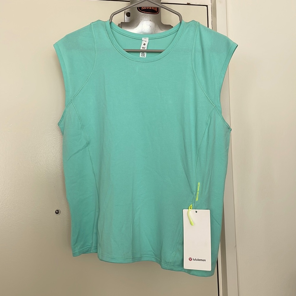 NWT Lululemon Cap Sleeve Hiking Tank with zippered pocket sweat wicking material